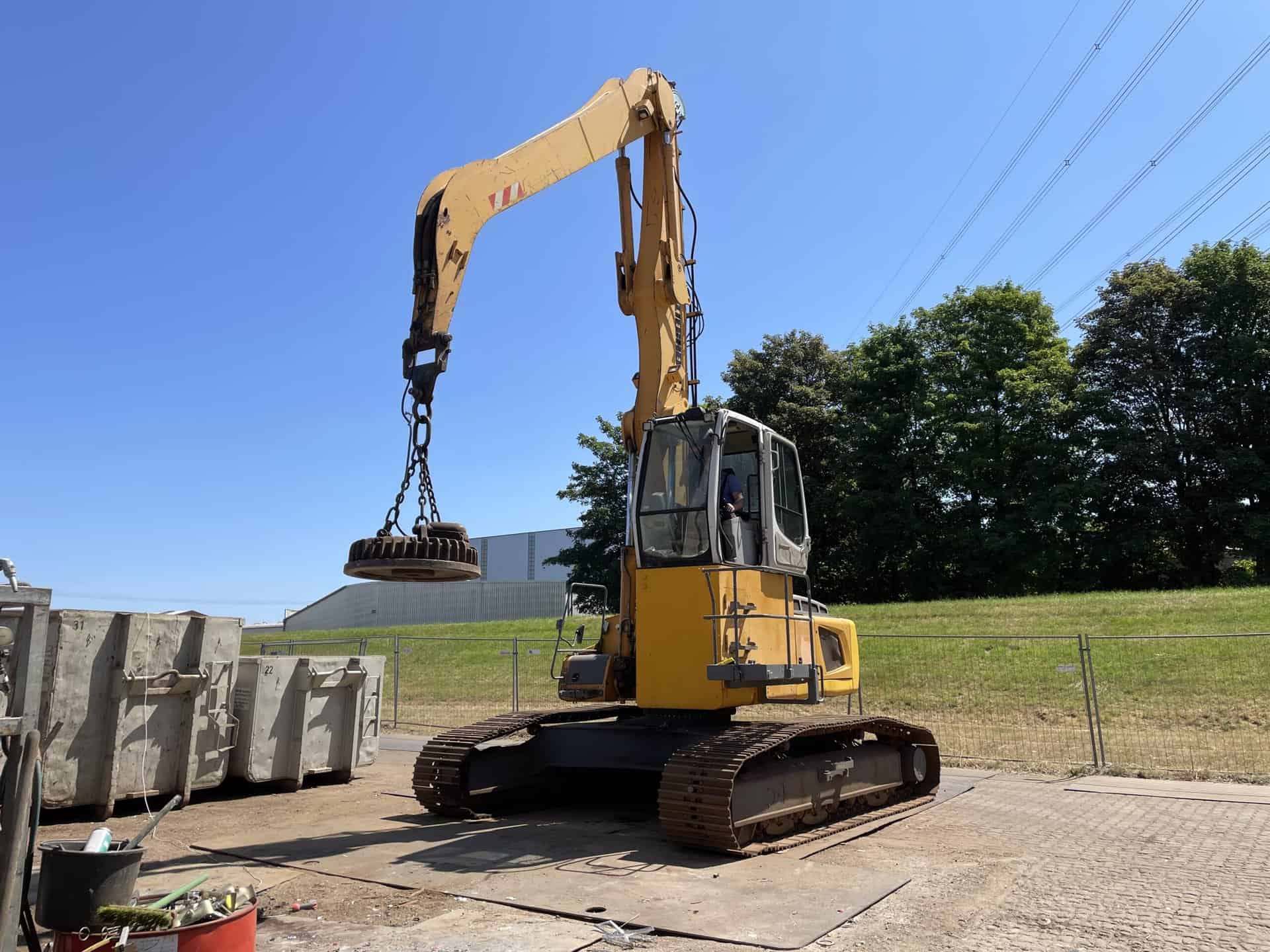 Eder 835 Kettenbagger mit Lasthebemagnet